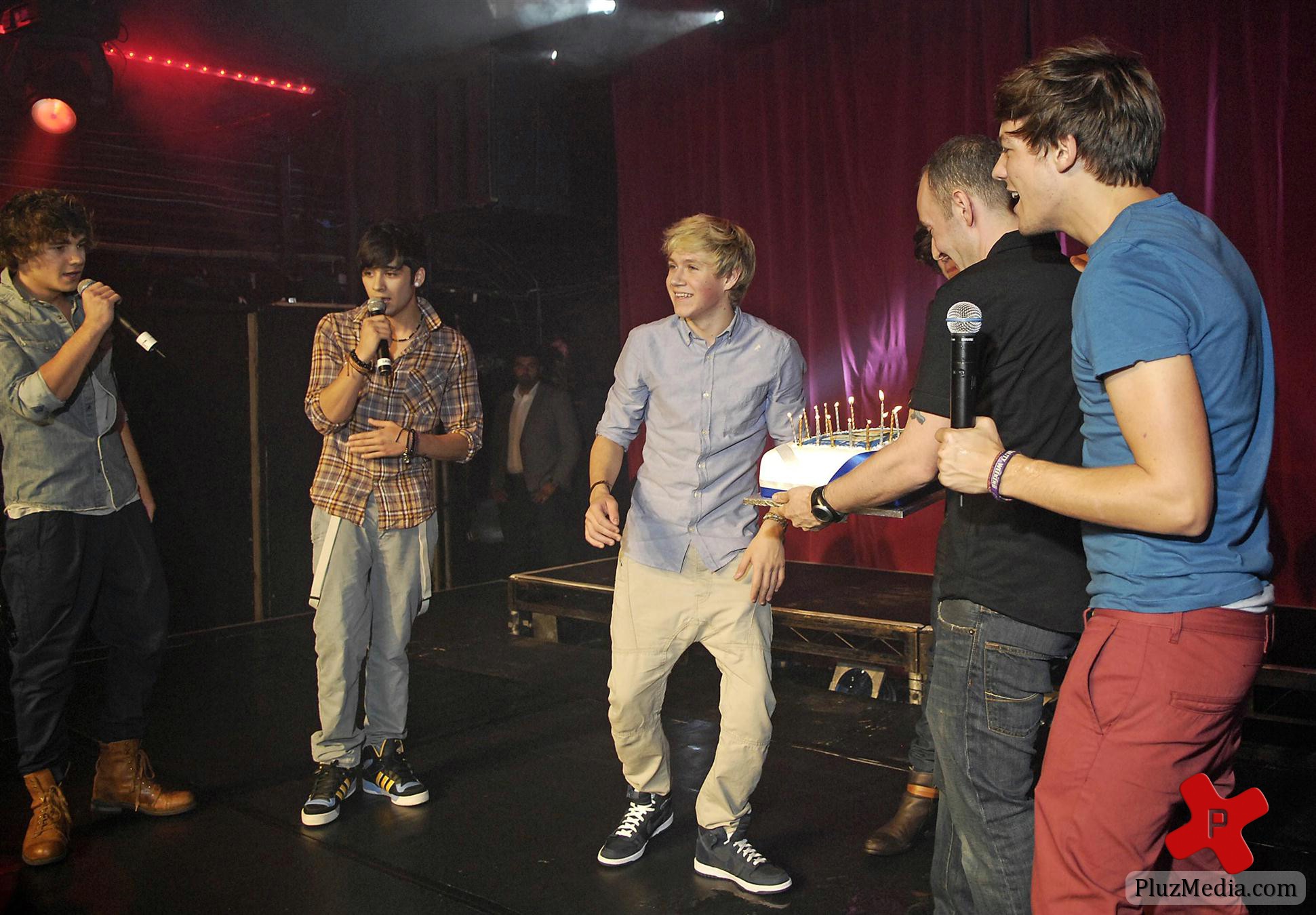 One Direction perform live at G-A-Y nightclub photos | Picture 80789